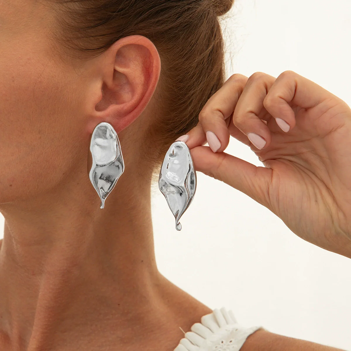 Wholesale Jewelry Zinc Alloy Geometric Metal Leaf Earrings With Electroplating And Ins Style - Image 14