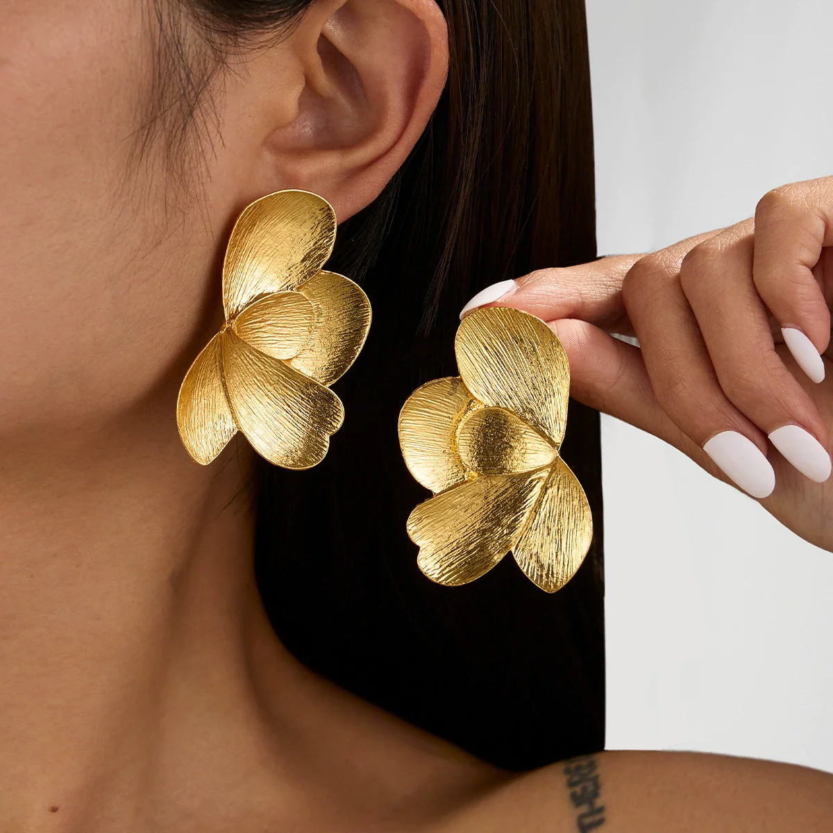 Wholesale Jewelry Zinc Alloy Geometric Metal Leaf Earrings With Electroplating And Ins Style - Image 15