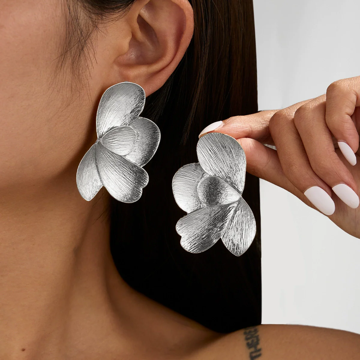 Wholesale Jewelry Zinc Alloy Geometric Metal Leaf Earrings With Electroplating And Ins Style - Image 16