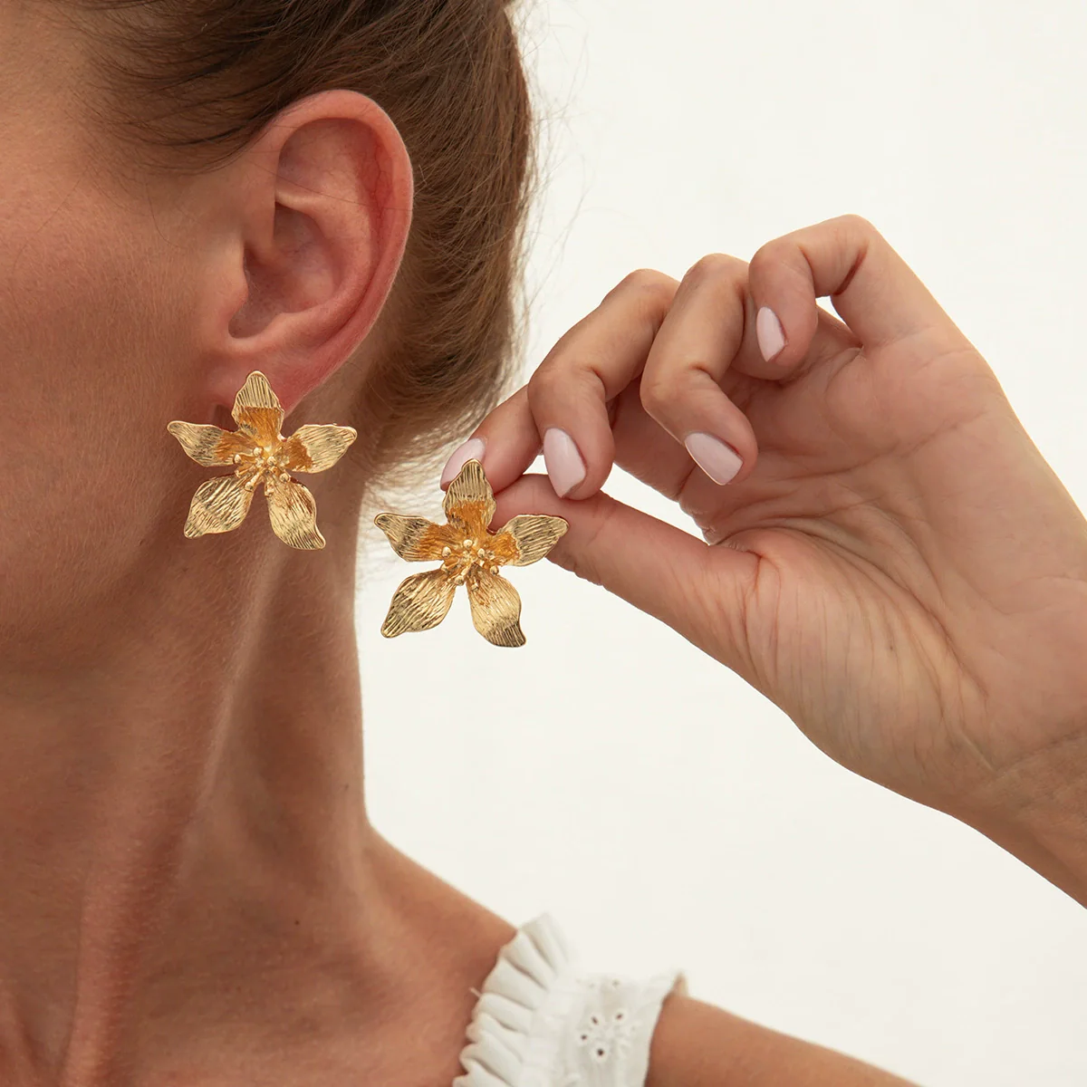Wholesale Jewelry Zinc Alloy Geometric Metal Leaf Earrings With Electroplating And Ins Style - Image 8
