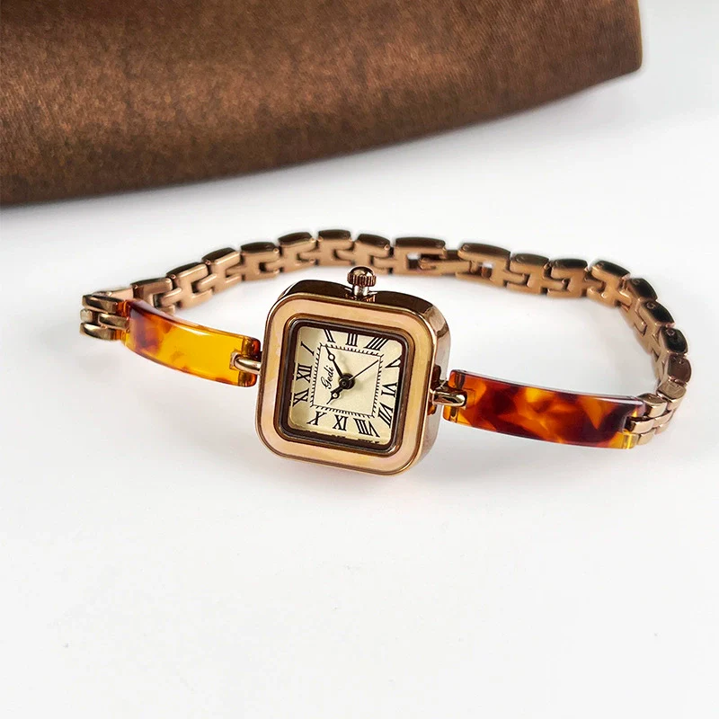 Wholesale Ladies Bracelet Watch Retro Style Alloy Square Quartz Watch