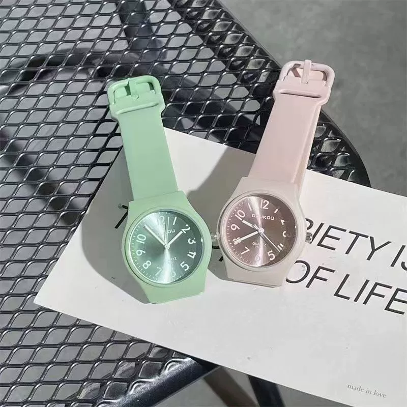 Wholesale Ladies Casual Digital Silicone Quartz Watch In Candy Color Round Dial Alloy Case - Image 2