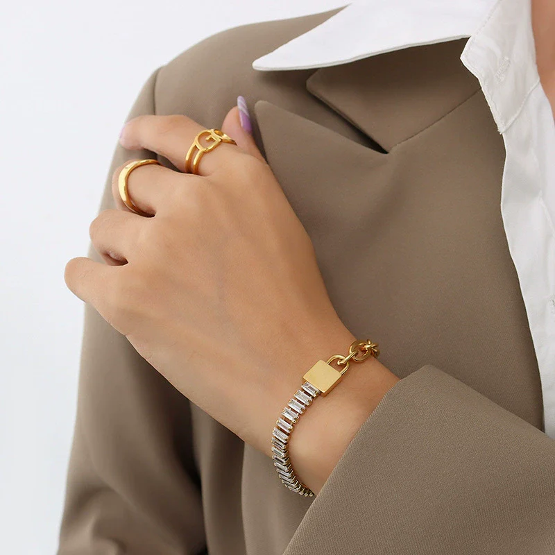 Wholesale Ladies Geometric Titanium Steel Electroplated 18K Gold Bracelet Jewelry - Image 4