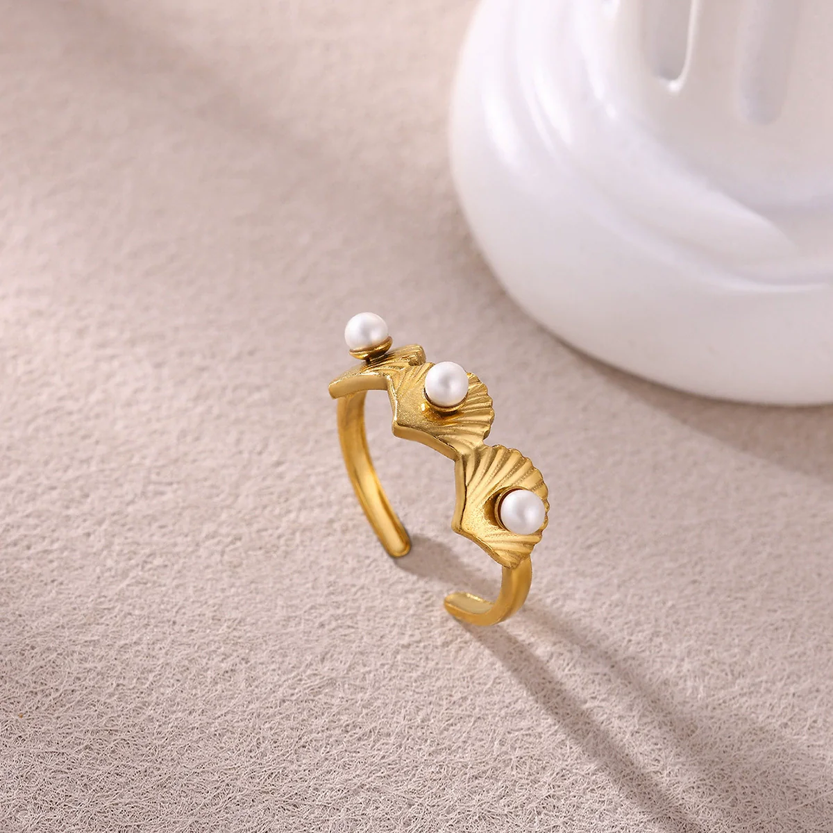 Wholesale Ladies Jewelry Light Luxury Style Inlaid With Gold Heart Shape Geometric Asymmetrical Gold Plated Copper Ring - Image 4