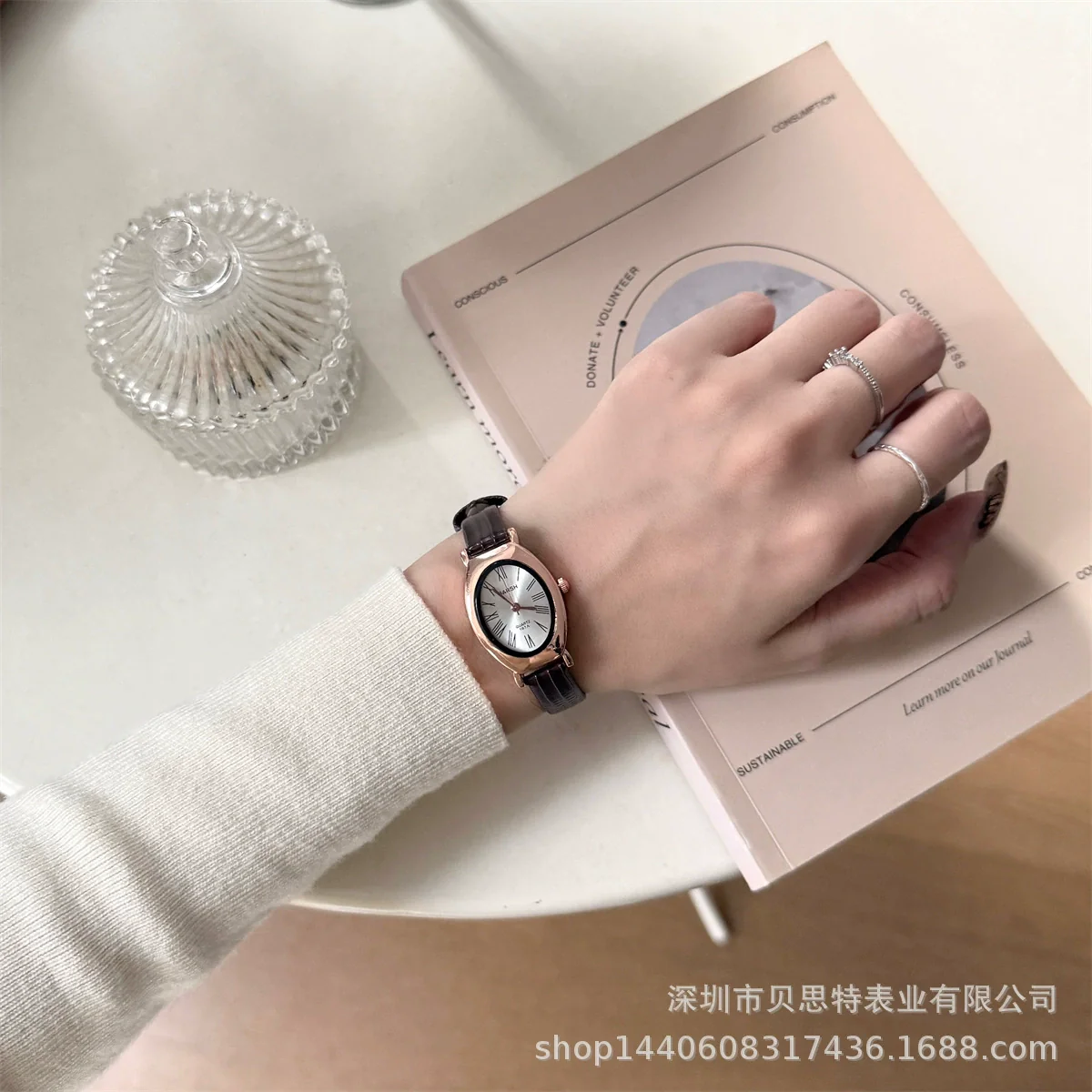 Wholesale Ladies Medieval Style Oval Dial Alloy Case Watch - Image 3