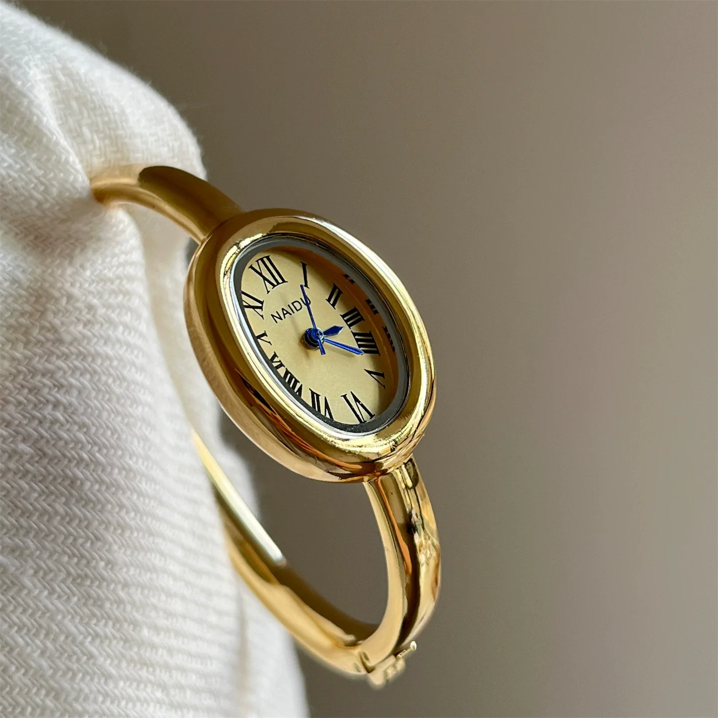 Wholesale Ladies Vintage Style Oval Stainless Steel Bathtub Bracelet Watch