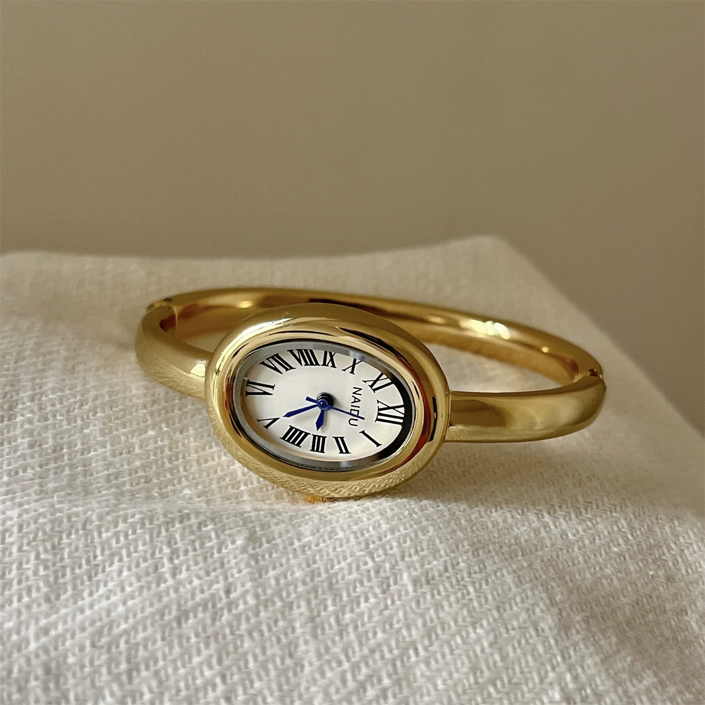 Wholesale Ladies Vintage Style Oval Stainless Steel Bathtub Bracelet Watch - Image 2