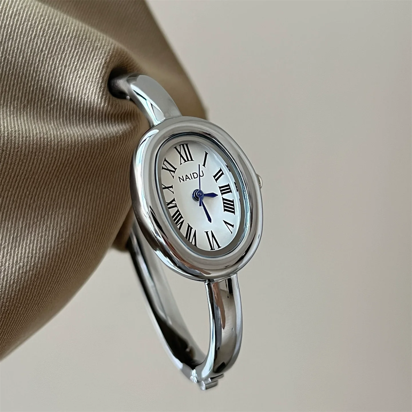 Wholesale Ladies Vintage Style Oval Stainless Steel Bathtub Bracelet Watch - Image 3