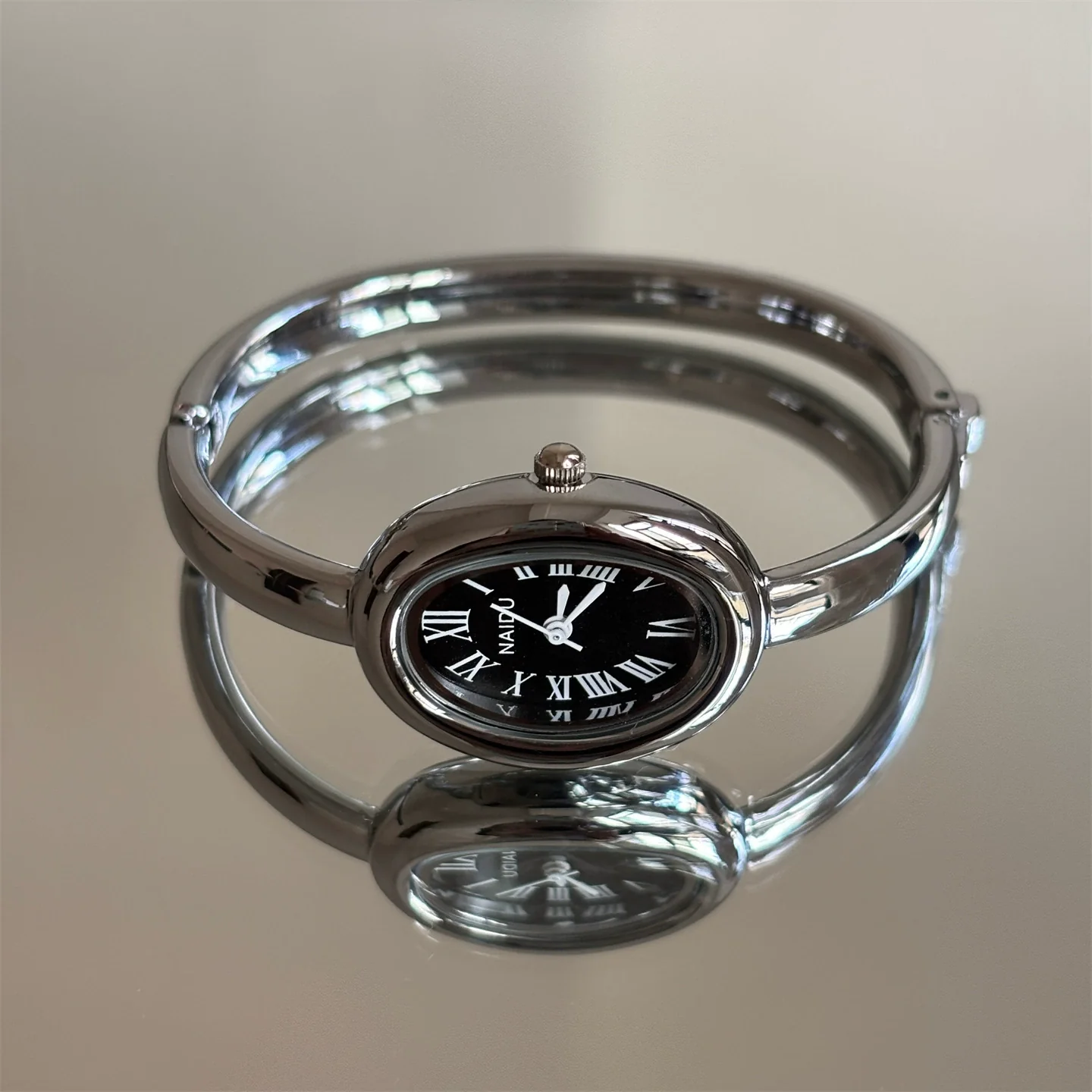 Wholesale Ladies Vintage Style Oval Stainless Steel Bathtub Bracelet Watch - Image 6