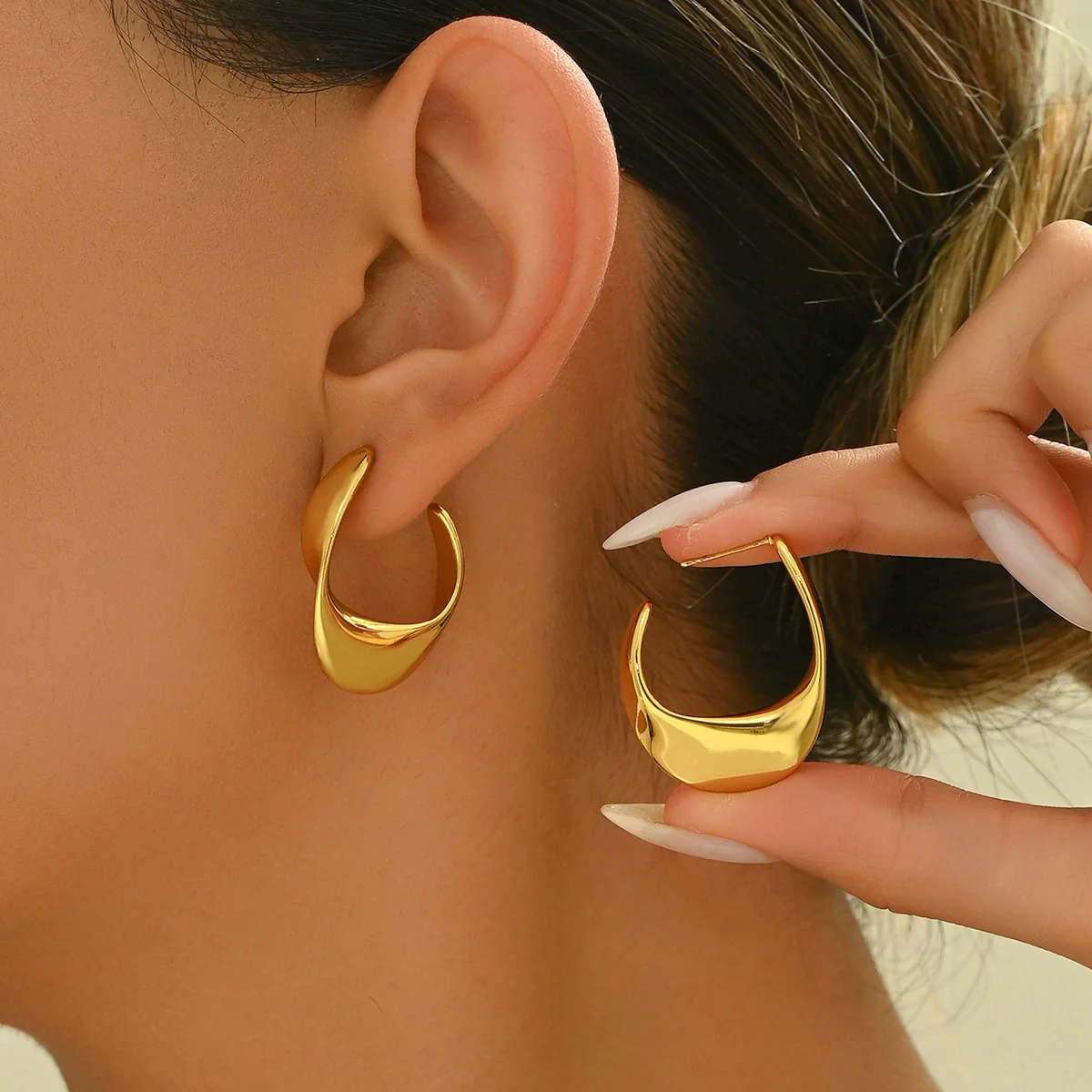 Wholesale Light Luxury 18K Gold Plated Geometric Stainless Steel Earrings For Women