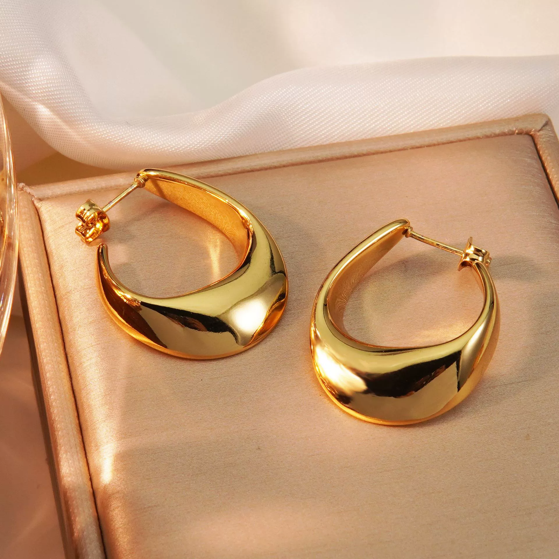 Wholesale Light Luxury 18K Gold Plated Geometric Stainless Steel Earrings For Women - Image 3