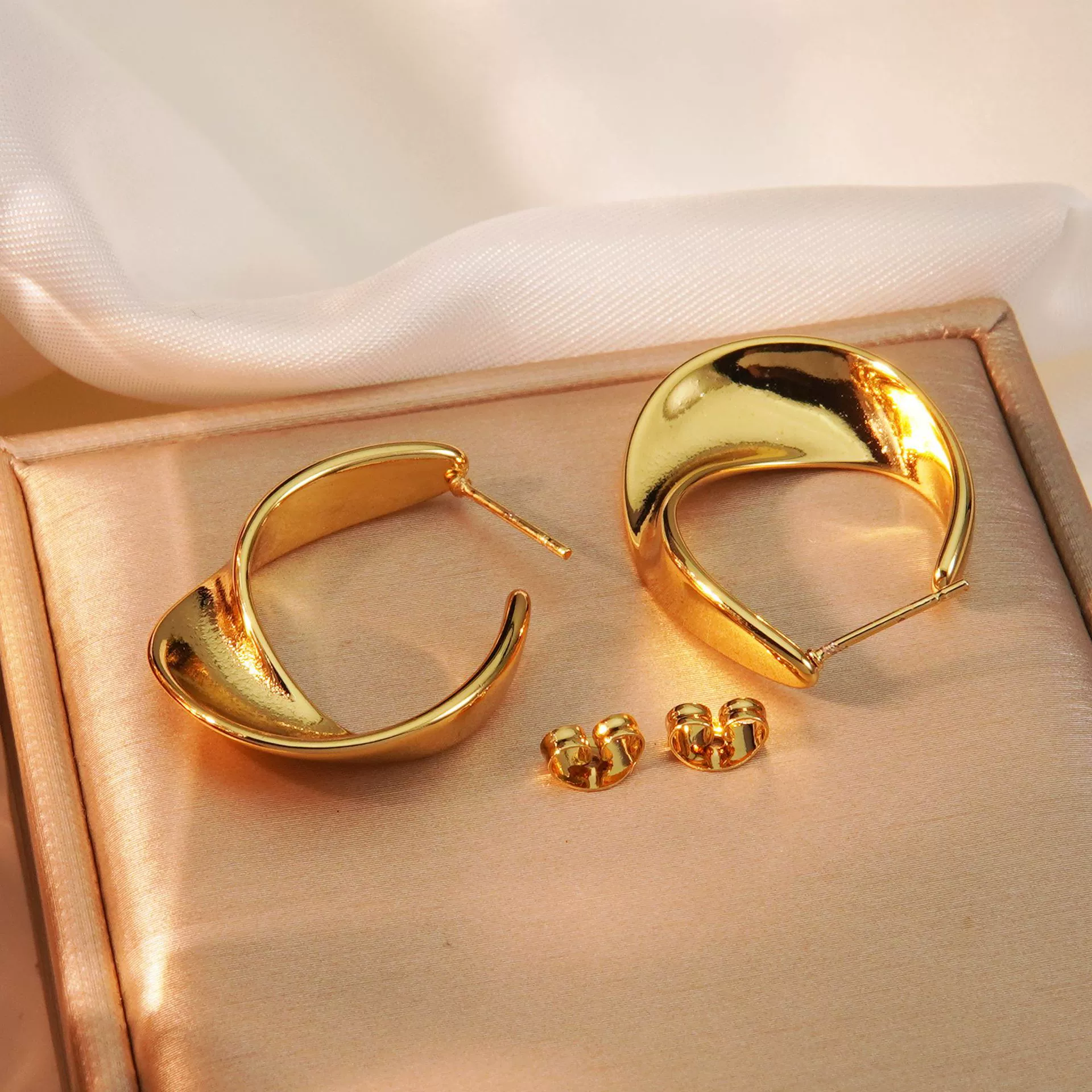 Wholesale Light Luxury 18K Gold Plated Geometric Stainless Steel Earrings For Women - Image 6