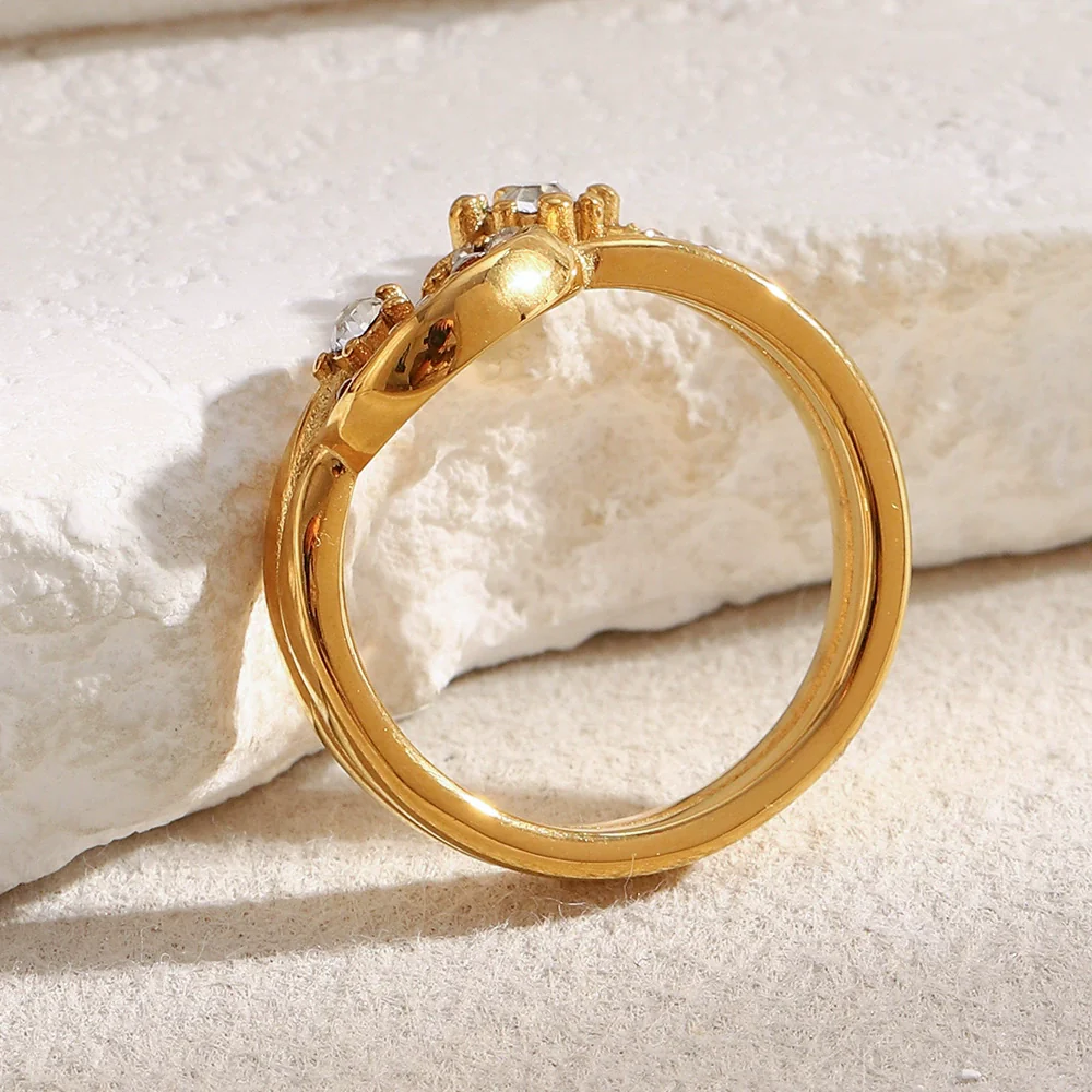 Wholesale Light Luxury Geometric Electroplated Stainless Steel Moon Ring For Women And All Genders - Image 4