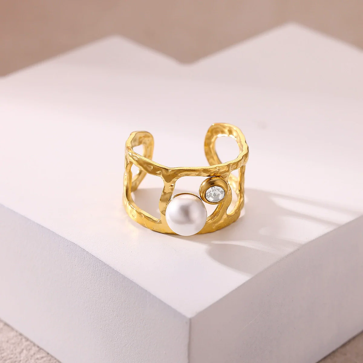 Wholesale Light Luxury Geometric Fruit Shaped Stainless Steel Imitation Pearl Ring Inlaid With Gold For Women - Image 3