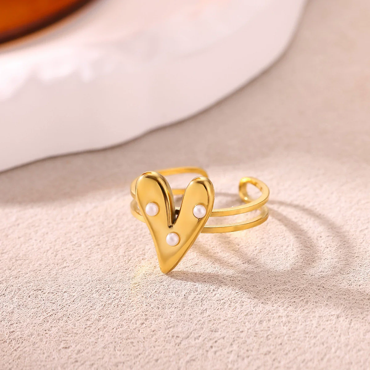 Wholesale Light Luxury Geometric Fruit Shaped Stainless Steel Imitation Pearl Ring Inlaid With Gold For Women - Image 4