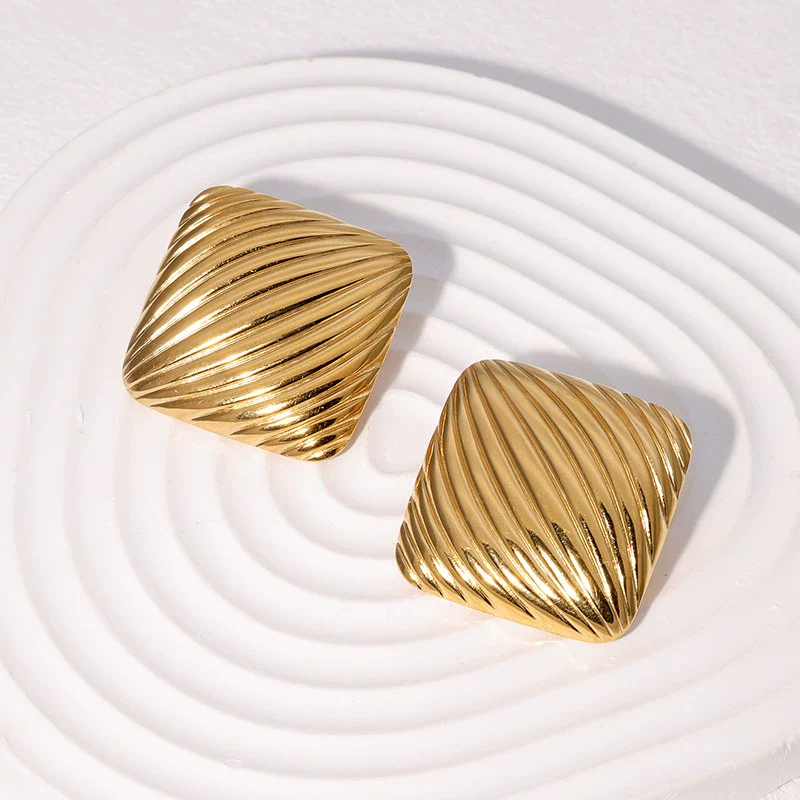 Wholesale Light Luxury Geometric Heart Shape And Flower Pattern Stainless Steel Electroplated Earrings For Women - Image 2