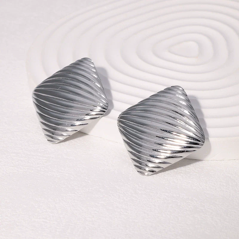 Wholesale Light Luxury Geometric Heart Shape And Flower Pattern Stainless Steel Electroplated Earrings For Women - Image 4