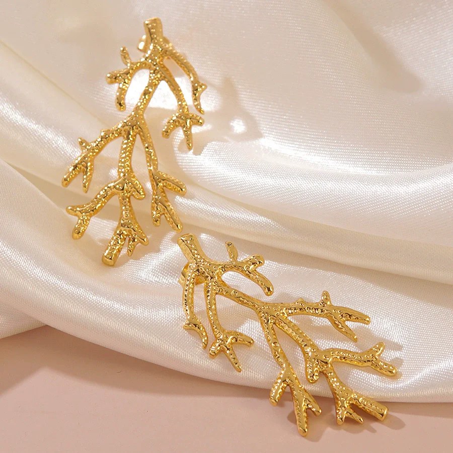 Wholesale Light Luxury Geometric Heart Shape Stamped Stainless Steel Earrings For Women - Image 7