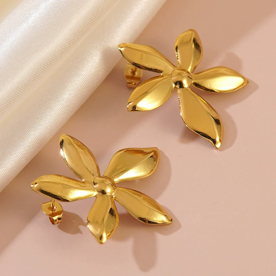 Wholesale Light Luxury Geometric Heart Shape Stamped Stainless Steel Earrings For Women - Image 8