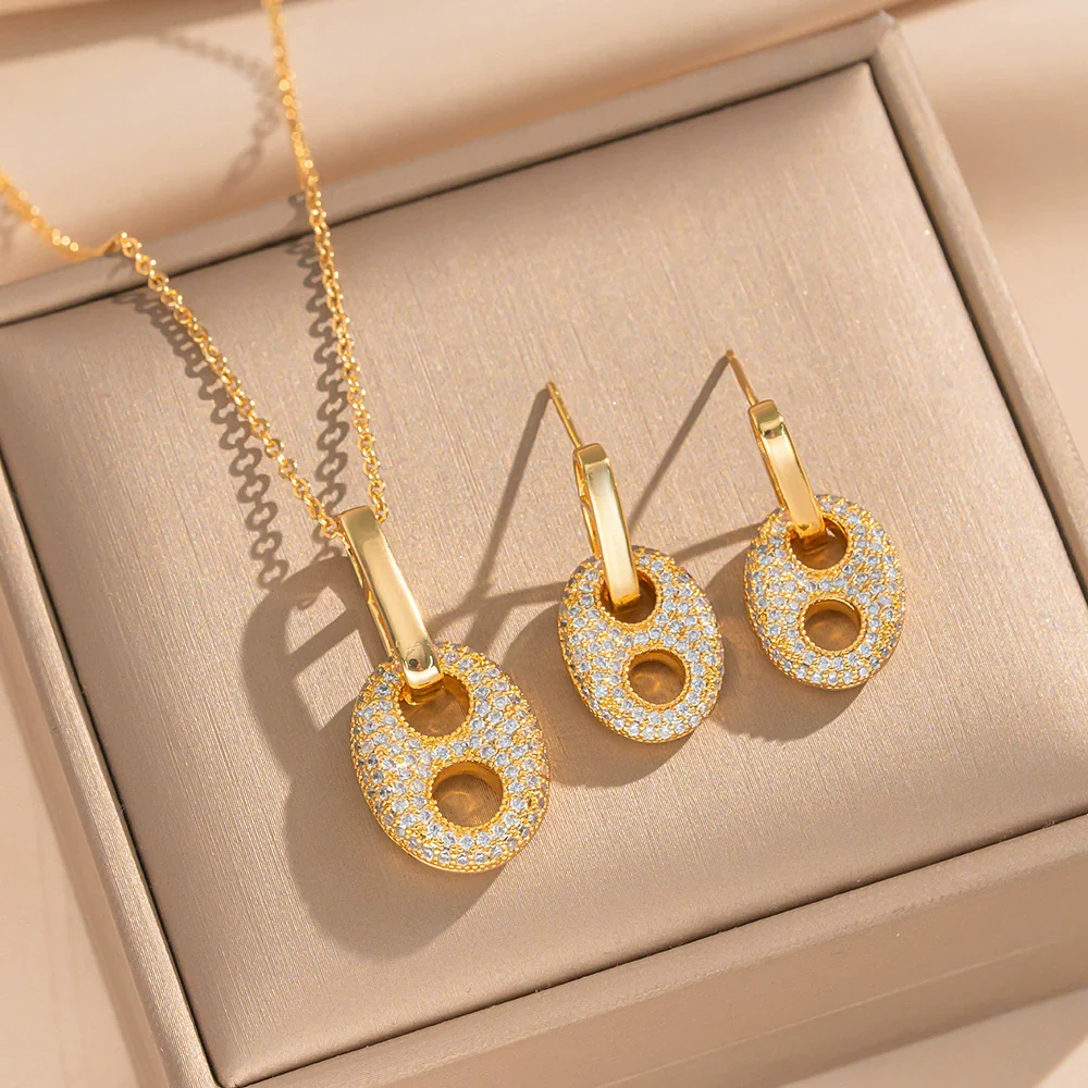 Wholesale Light Luxury Geometric Pig Nose Earrings And Necklaces Set Real Gold Electroplated With Diamonds Inlaid Titanium Steel And Environmentally Friendly Copper For Women - Image 10