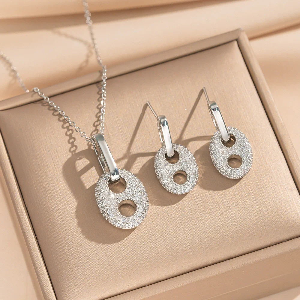 Wholesale Light Luxury Geometric Pig Nose Earrings And Necklaces Set Real Gold Electroplated With Diamonds Inlaid Titanium Steel And Environmentally Friendly Copper For Women - Image 2
