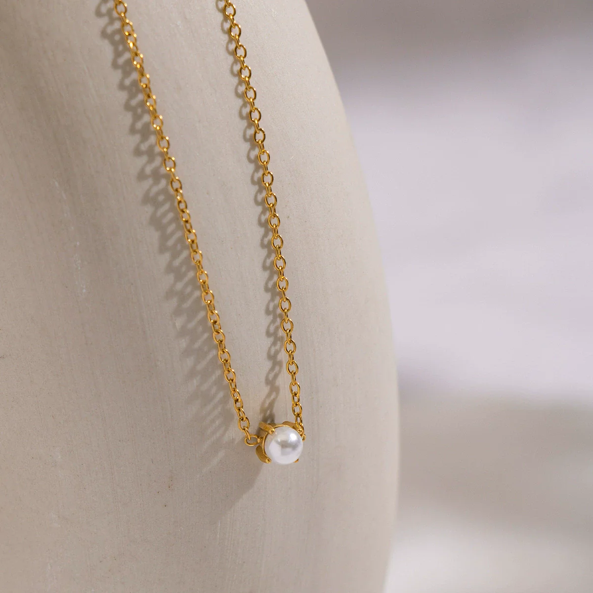 Wholesale Light Luxury Geometric Real Gold Plated Inlaid Pearl Stainless Steel Bracelet For Women - Image 3