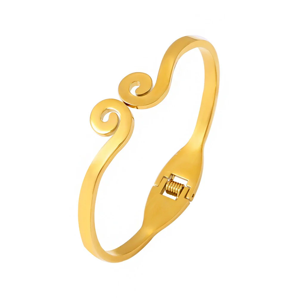 Wholesale Light Luxury Geometric Stainless Steel Electroplated 18K Gold Bracelet - Image 5