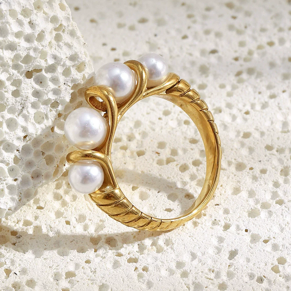 Wholesale Light Luxury Geometric Stainless Steel Electroplated 18K Gold Imitation Pearl Circle Ring For Women - Image 3