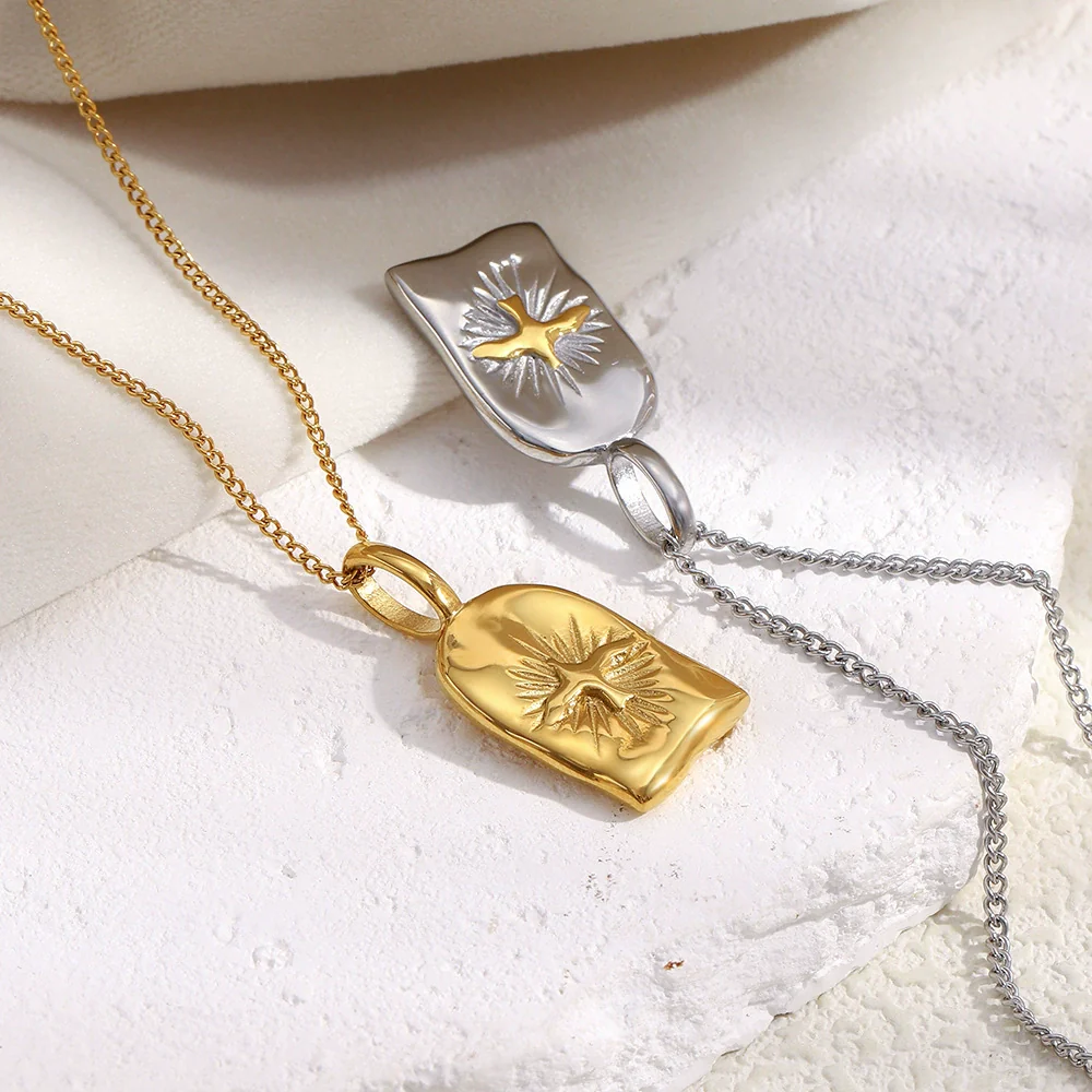 Wholesale Light Luxury Geometric Stainless Steel Electroplated 18K Gold Pendant Necklace For Women - Image 4