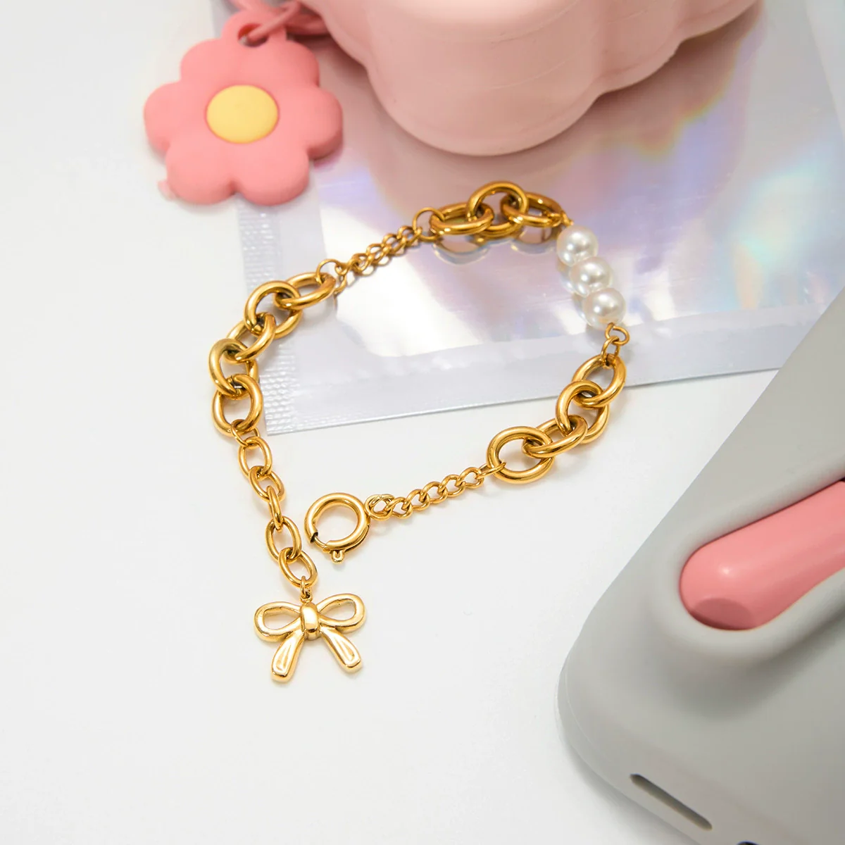 Wholesale Light Luxury Geometric Stainless Steel Electroplated Bracelet For Women - Image 3