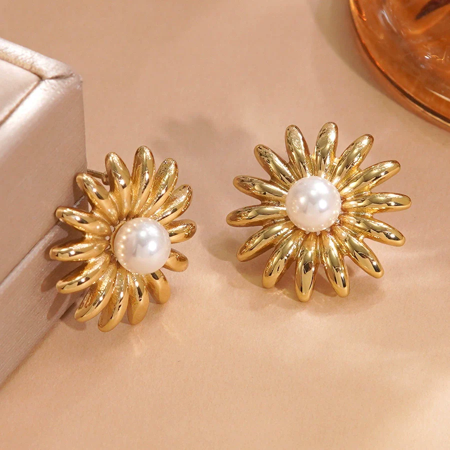 Wholesale Light Luxury Geometric Stainless Steel Electroplated Sunflower Earrings For Women - Image 2