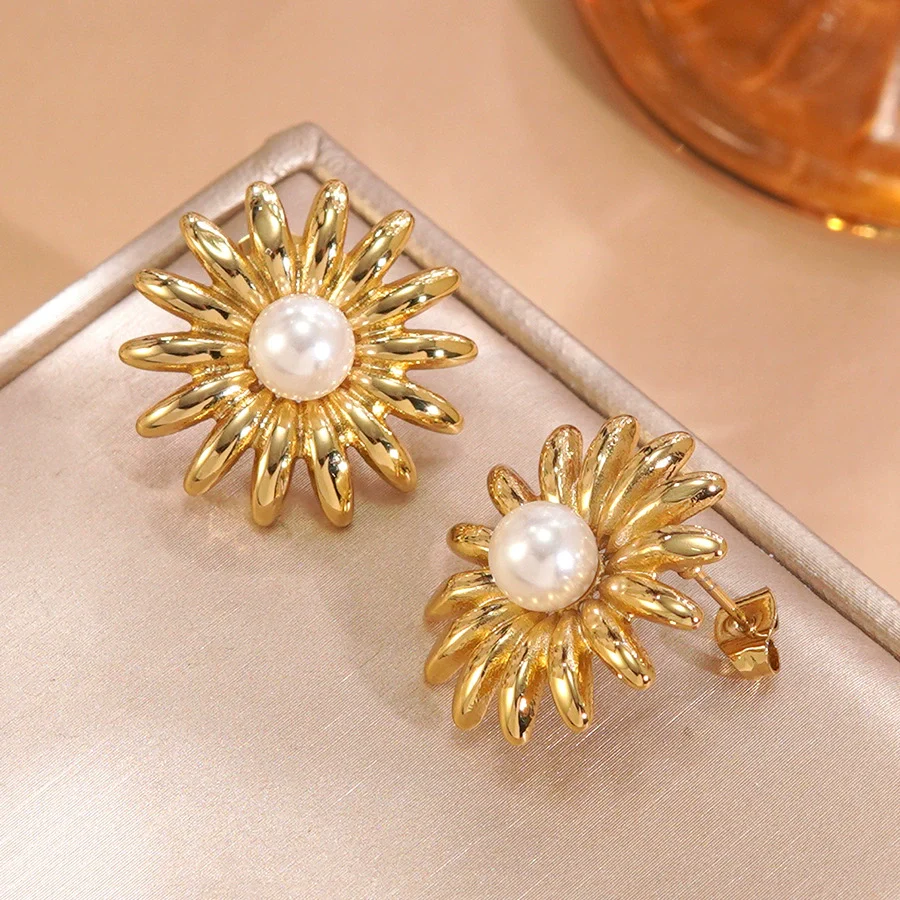 Wholesale Light Luxury Geometric Stainless Steel Electroplated Sunflower Earrings For Women - Image 3