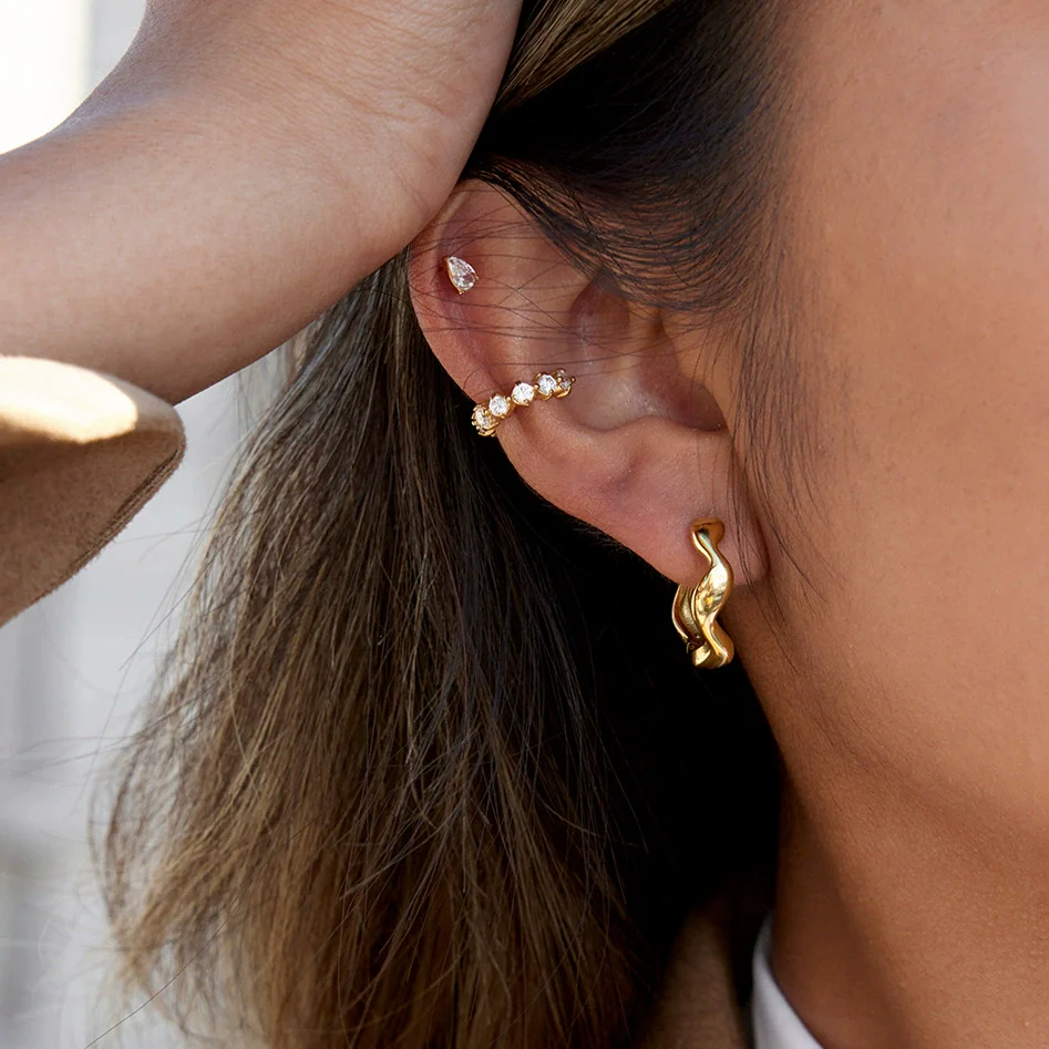 Wholesale Light Luxury Geometric Wave Stainless Steel Electroplated Women's Earrings - Image 3