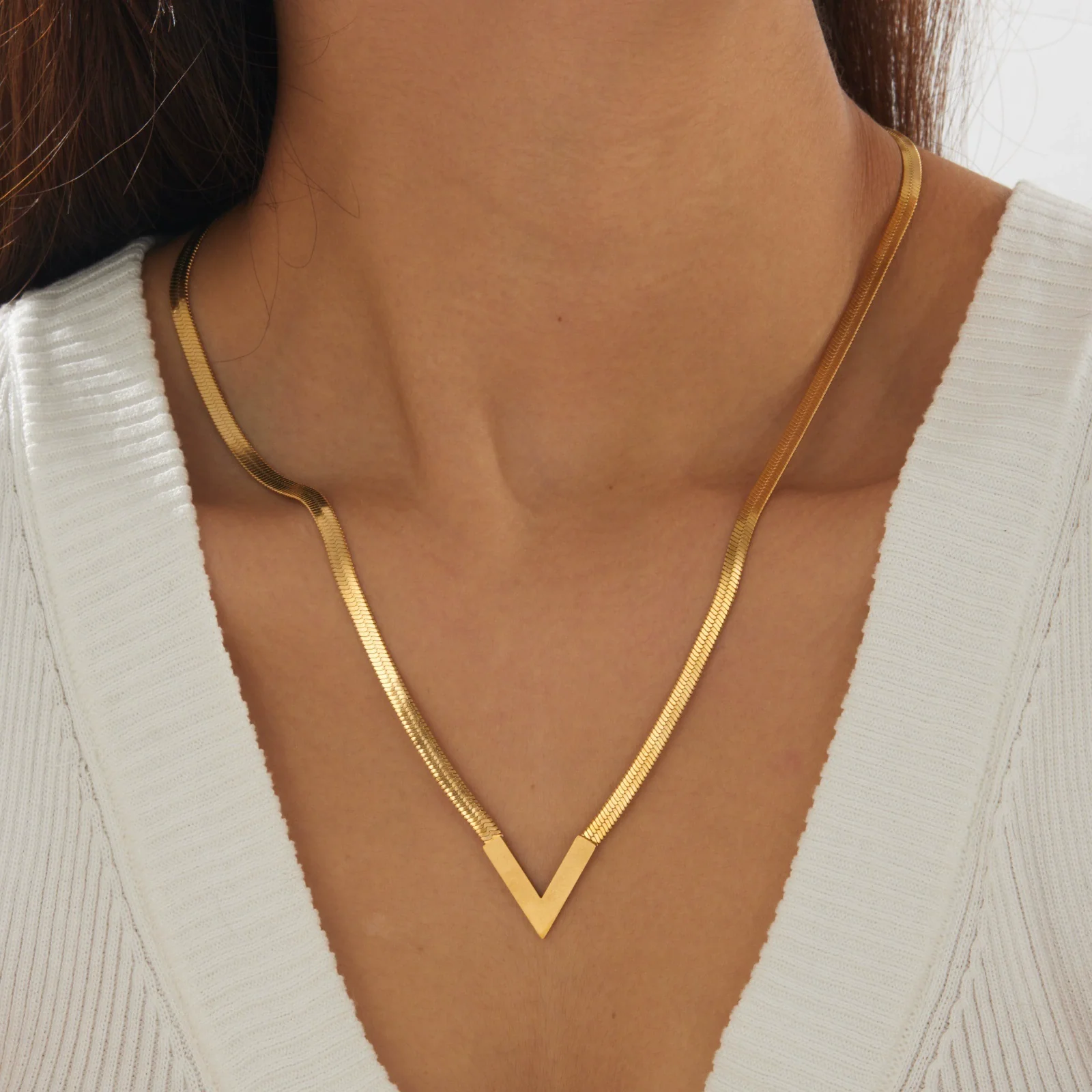 Wholesale Light Luxury Gold Plated Heart Shape Stainless Steel Blade Chain Necklace For Women - Image 2