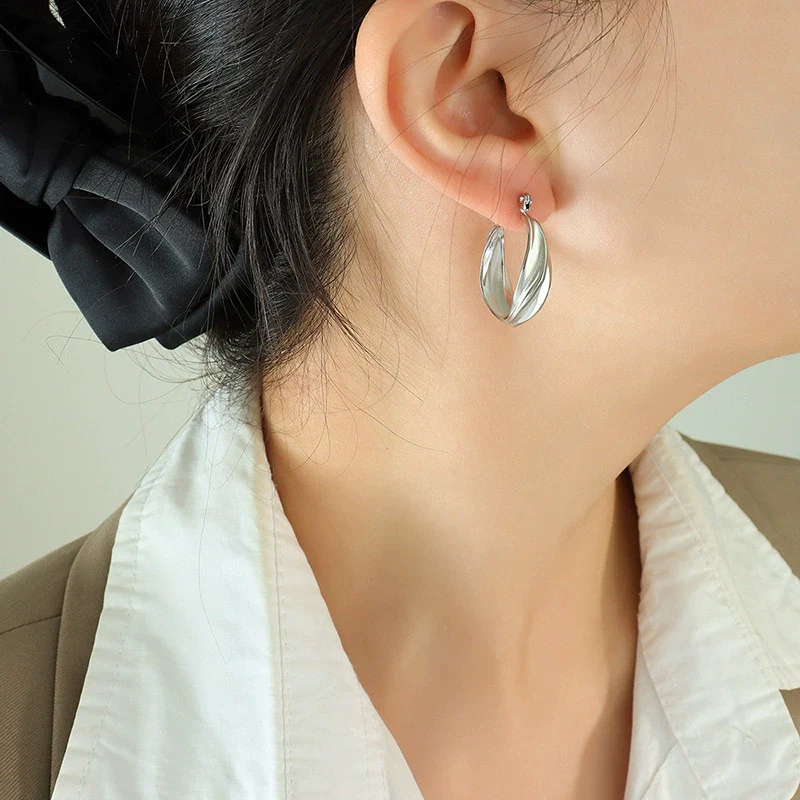 Wholesale Light Luxury Gold Plated Titanium Steel Ushaped Earrings For Women - Image 5