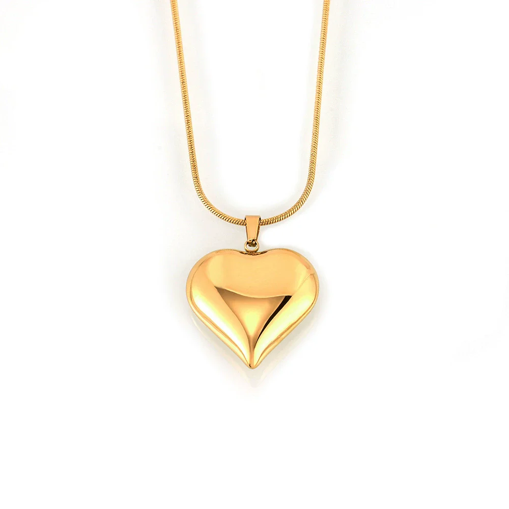 Wholesale Light Luxury Heartshaped Hollow Titanium Steel Pendant Clavicle Chain Necklace Plated 18K Gold For Women - Image 5