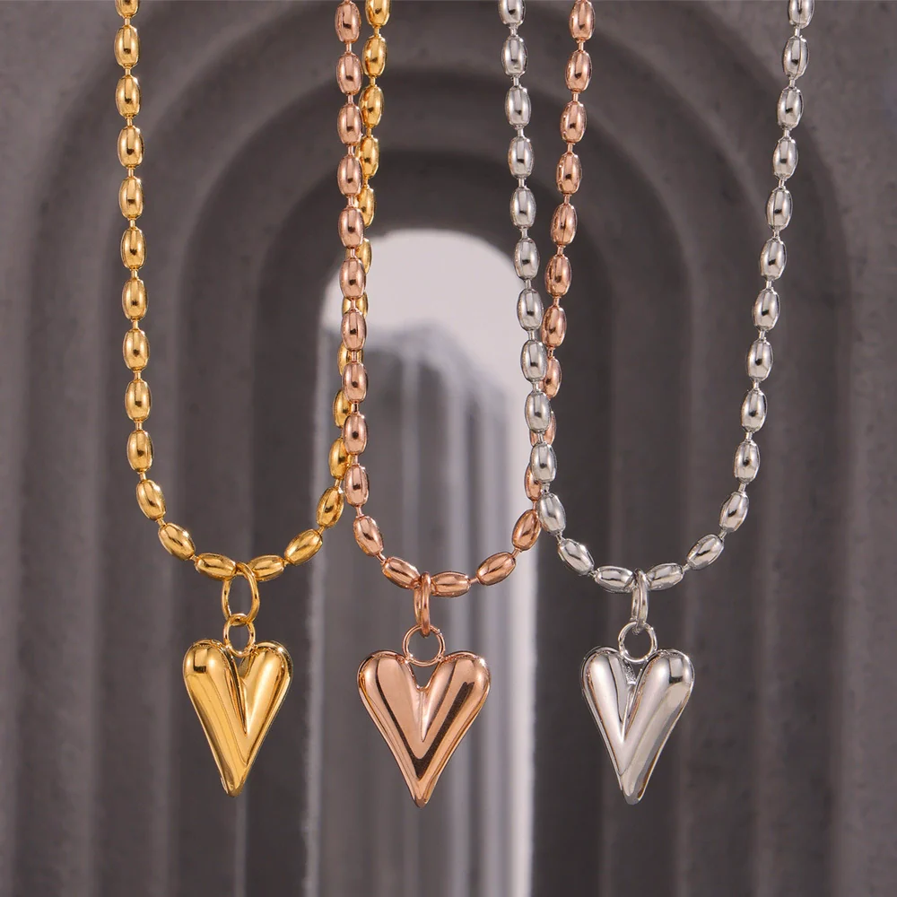 Wholesale Light Luxury Niche Design Heart Shaped Titanium Steel Rice Bead Necklace Electroplated 18K Gold For Women