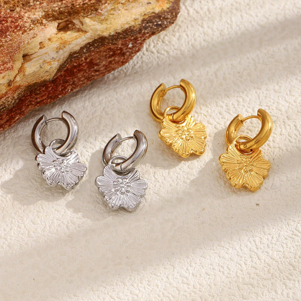 Wholesale Light Luxury Retro Geometric Flower Stainless Steel Electroplated Earrings For Women - Image 4