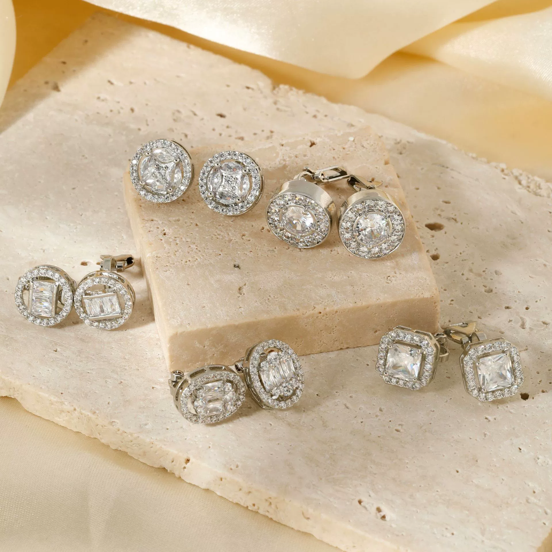 Wholesale Light Luxury Simple Copper Inlaid Zircon Geometric Ear Clip Earrings For Women - Image 2