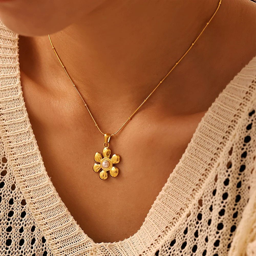 Wholesale Light Luxury Stainless Steel Imitation Pearl Sunflower Geometric Pendant Clavicle Necklace With Pvd Plating - Image 2