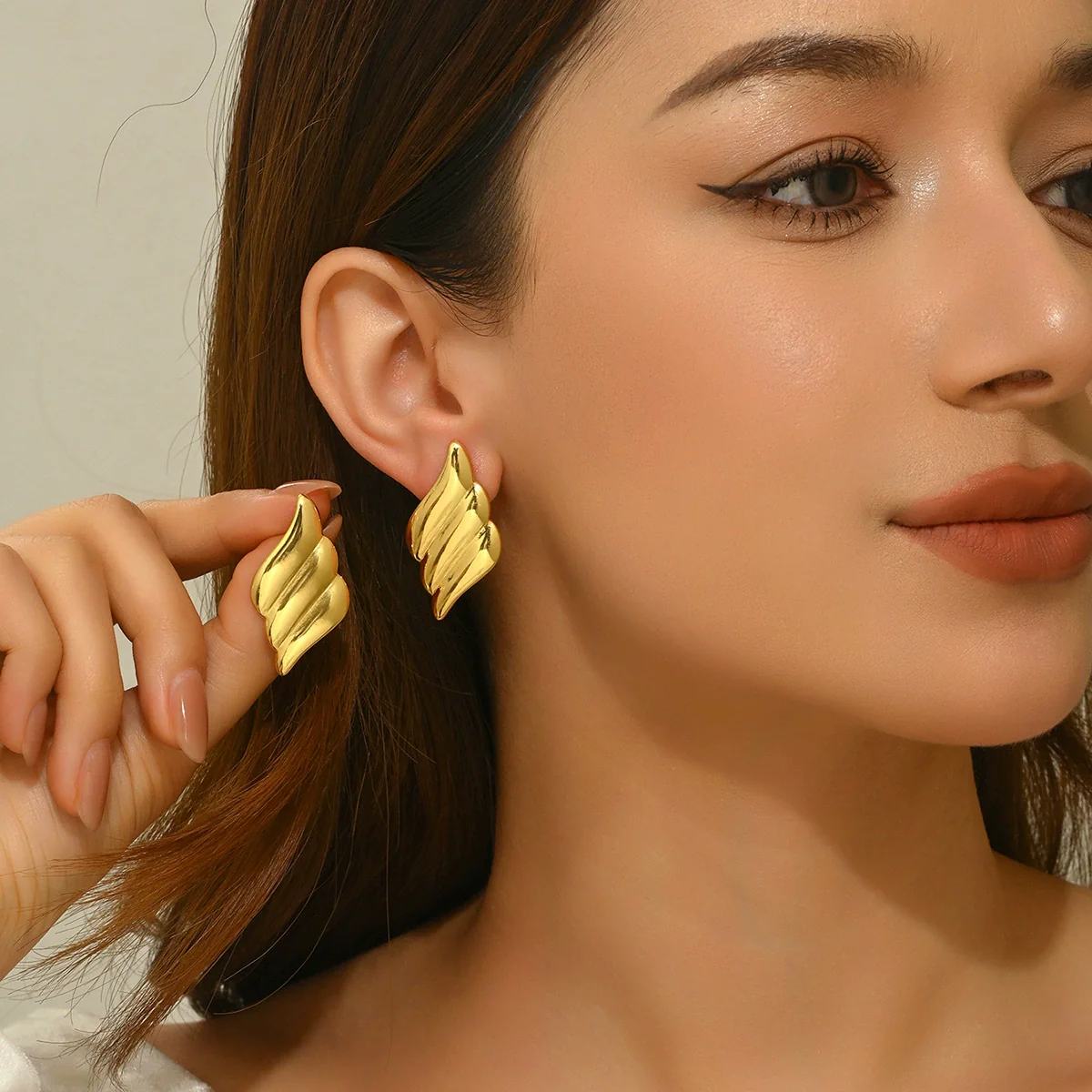 Wholesale Light Luxury Stamped Geometric Stainless Steel Wing Earrings For Women - Image 2