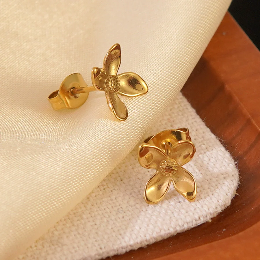 Wholesale Light Luxury Stamped Stainless Steel Flower Earrings For Women - Image 4