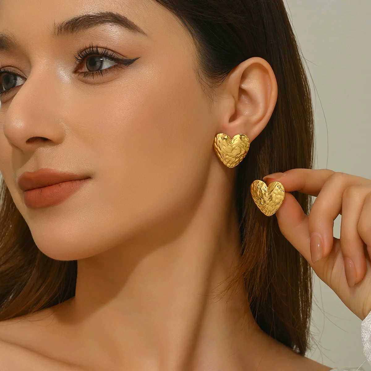 Wholesale Light Luxury Stamped Stainless Steel Heartshaped Geometric Women's Earrings - Image 2