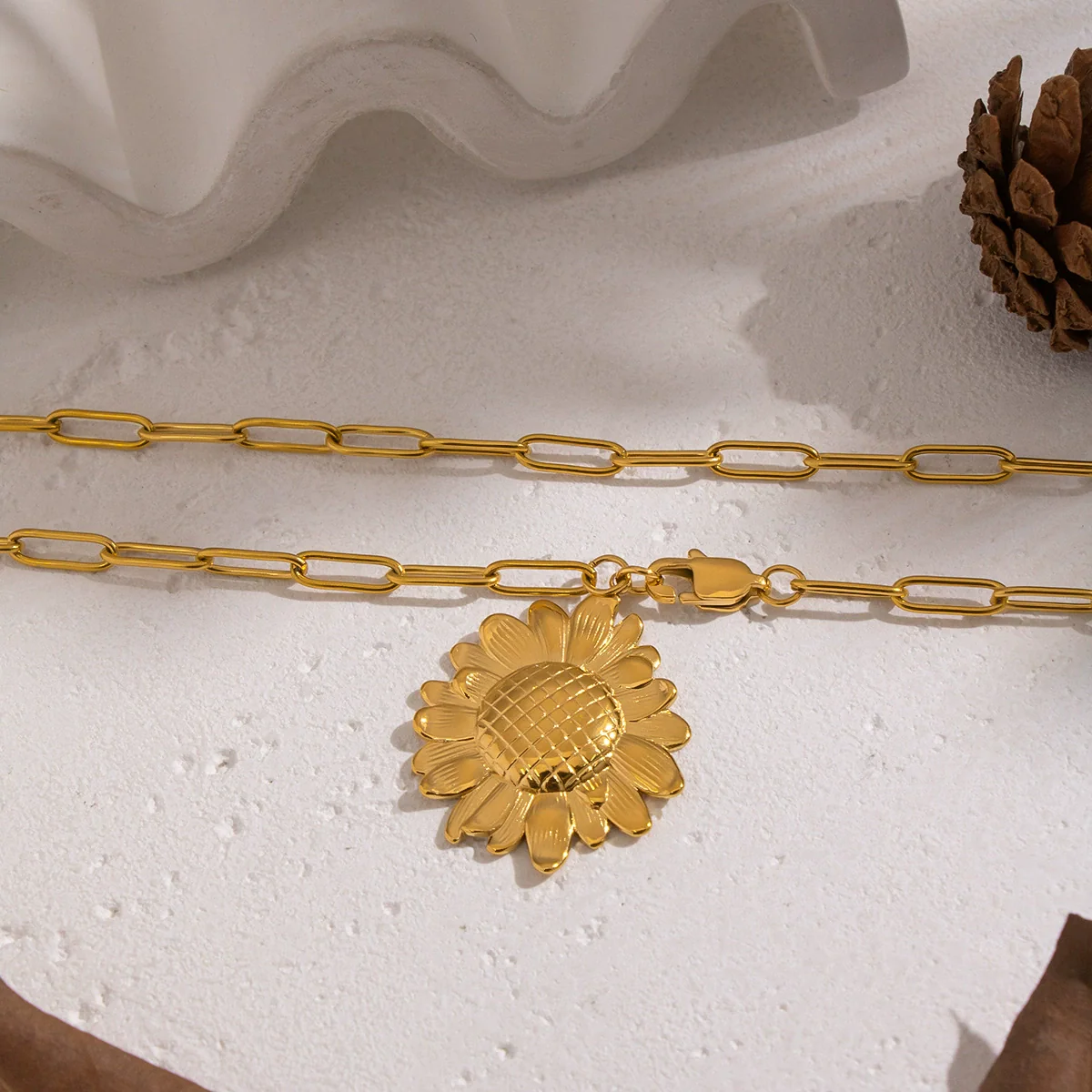 Wholesale Light Luxury Style 18K Real Gold Plated Sunflower Pendant Necklace With Paper Clip Chain For Women - Image 4