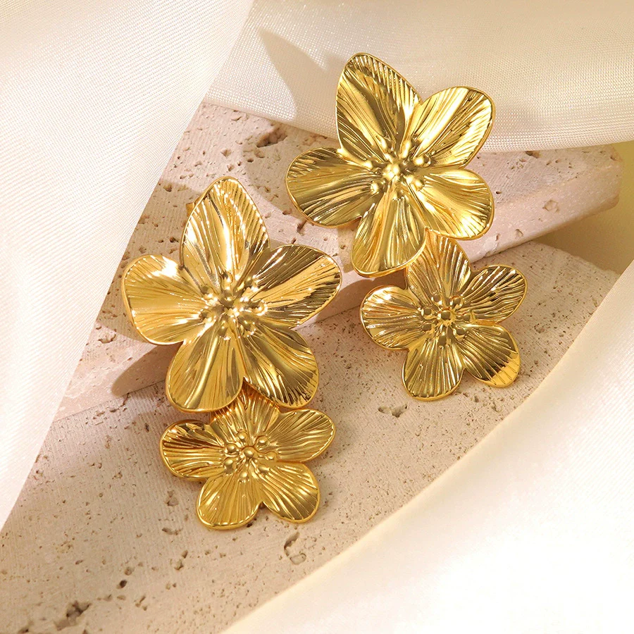 Wholesale Light Luxury Style Electroplated Stainless Steel Flower Petal Earrings For Women - Image 2