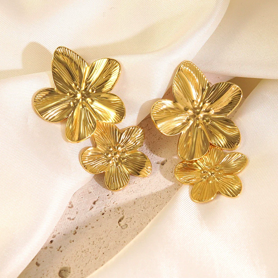 Wholesale Light Luxury Style Electroplated Stainless Steel Flower Petal Earrings For Women - Image 4
