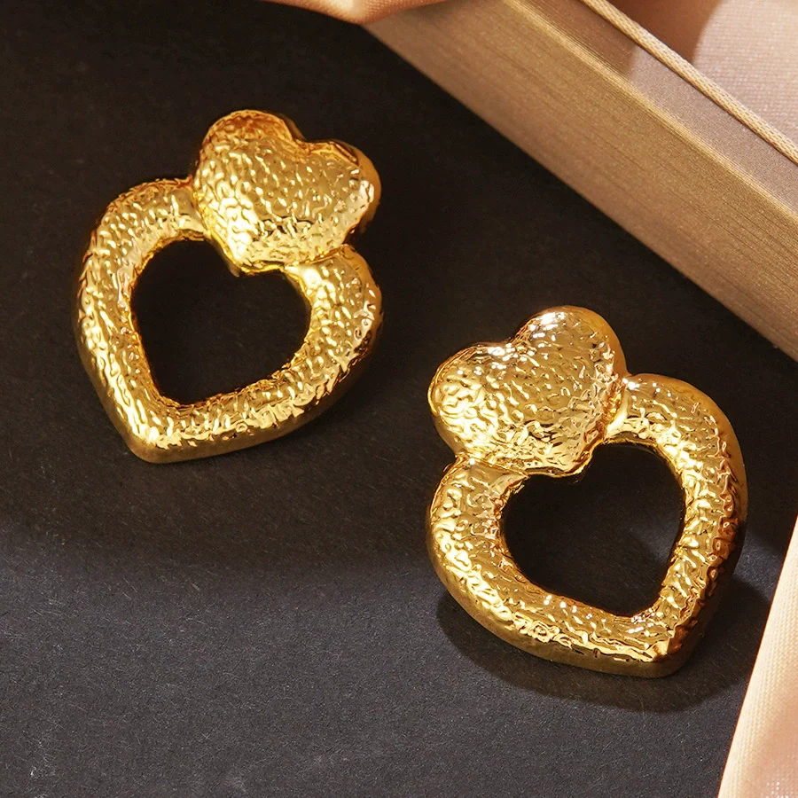 Wholesale Light Luxury Style Stainless Steel Stamped Heart Shape Earrings For Women - Image 3