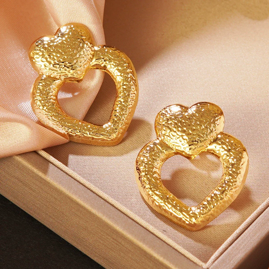 Wholesale Light Luxury Style Stainless Steel Stamped Heart Shape Earrings For Women - Image 4