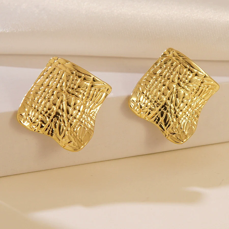 Wholesale Light Luxury Style Stamped Stainless Steel Geometric Flower Earrings For Women - Image 4