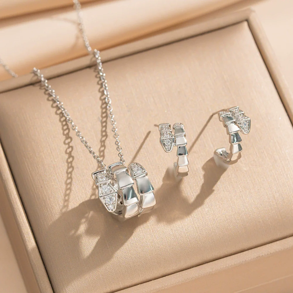 Wholesale Luxury 18K Gold Plated Snake Shape Diamond O Word Chain Necklace And Earrings Set For Women Made Of Environmentally Friendly Copper - Image 11